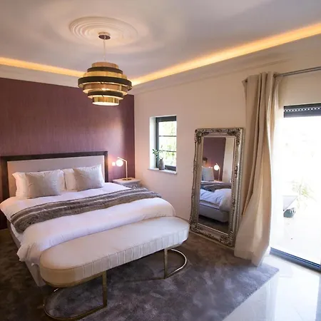 Ferrarias Sleeps 10 With Pool Air Con And Wifi 빌라 Ferrarias (Loule)