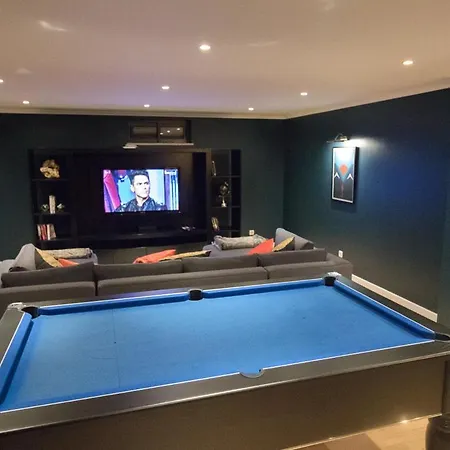 빌라 Ferrarias Sleeps 10 With Pool Air Con And Wifi
