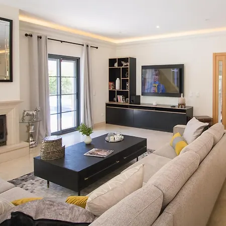 Ferrarias Sleeps 10 With Pool Air Con And Wifi 빌라 *