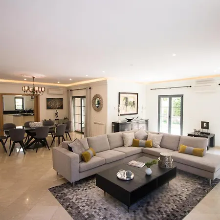 Ferrarias Sleeps 10 With Pool Air Con And Wifi 빌라 *