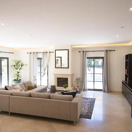 Ferrarias Sleeps 10 With Pool Air Con And Wifi *