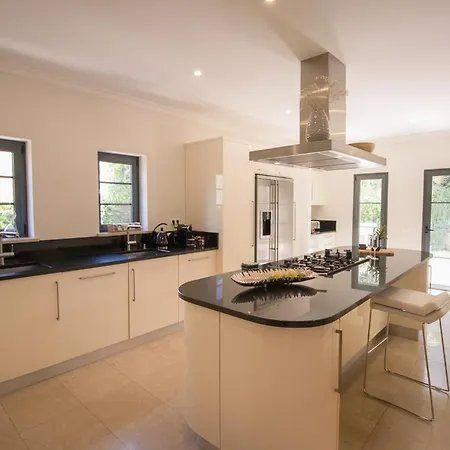 Villa Ferrarias Sleeps 10 With Pool Air Con And Wifi Ferrarias (Loule)
