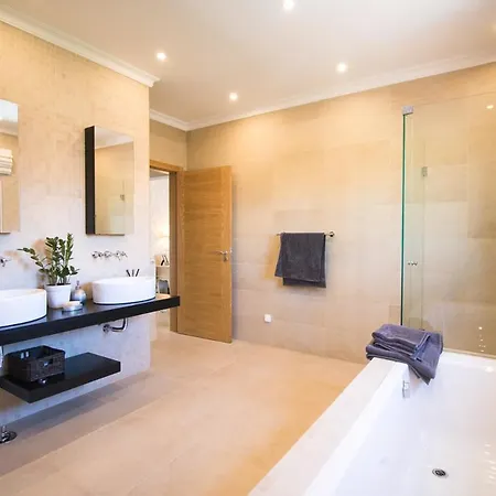 Ferrarias Sleeps 10 With Pool Air Con And Wifi * Ferrarias (Loule)