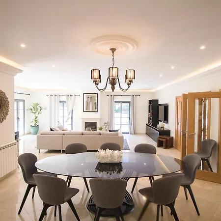 Villa Ferrarias Sleeps 10 With Pool Air Con And Wifi