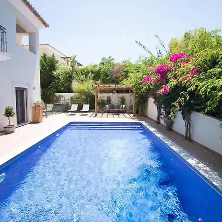 Ferrarias Sleeps 10 With Pool Air Con And Wifi Villa *