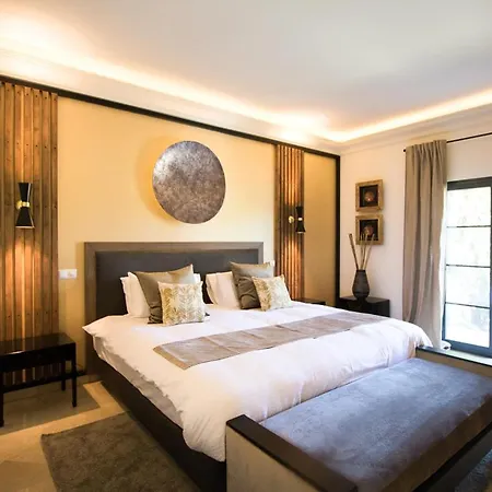 Ferrarias Sleeps 10 With Pool Air Con And Wifi *